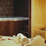 Hotel De Clochemerle - & Restaurant Gastronomique Etoile Vaux-en-Beaujolais