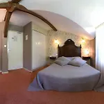 Hotel De Clochemerle - & Restaurant Gastronomique Etoile Vaux-en-Beaujolais