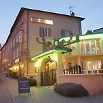 De Clochemerle - & Restaurant Gastronomique Etoile Vaux-en-Beaujolais