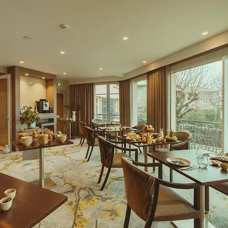 De Clochemerle, Privatif & Restaurant Gastronomique Hotel 3*