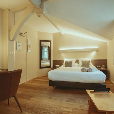 De Clochemerle, Privatif & Restaurant Gastronomique Hotel