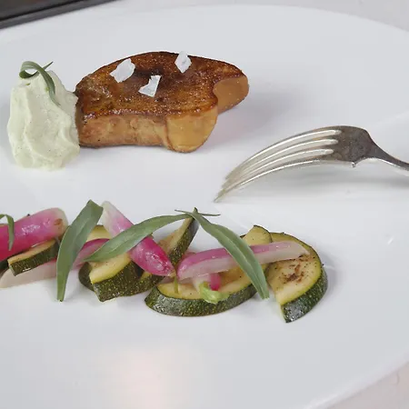 Hotel De Clochemerle, Privatif & Restaurant Gastronomique
